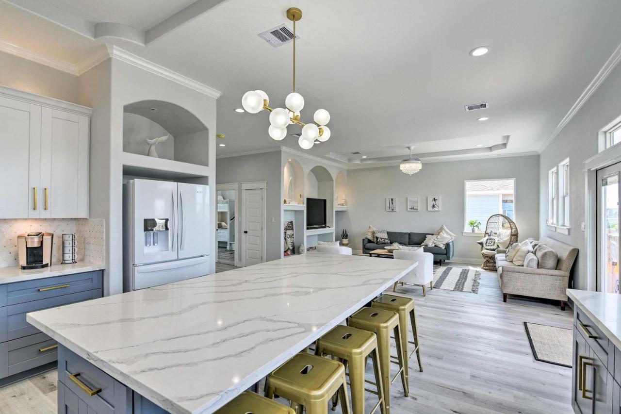 Chic Crystal Beach Escape With Deck - Walk To Beach! Bolivar Peninsula Zewnętrze zdjęcie