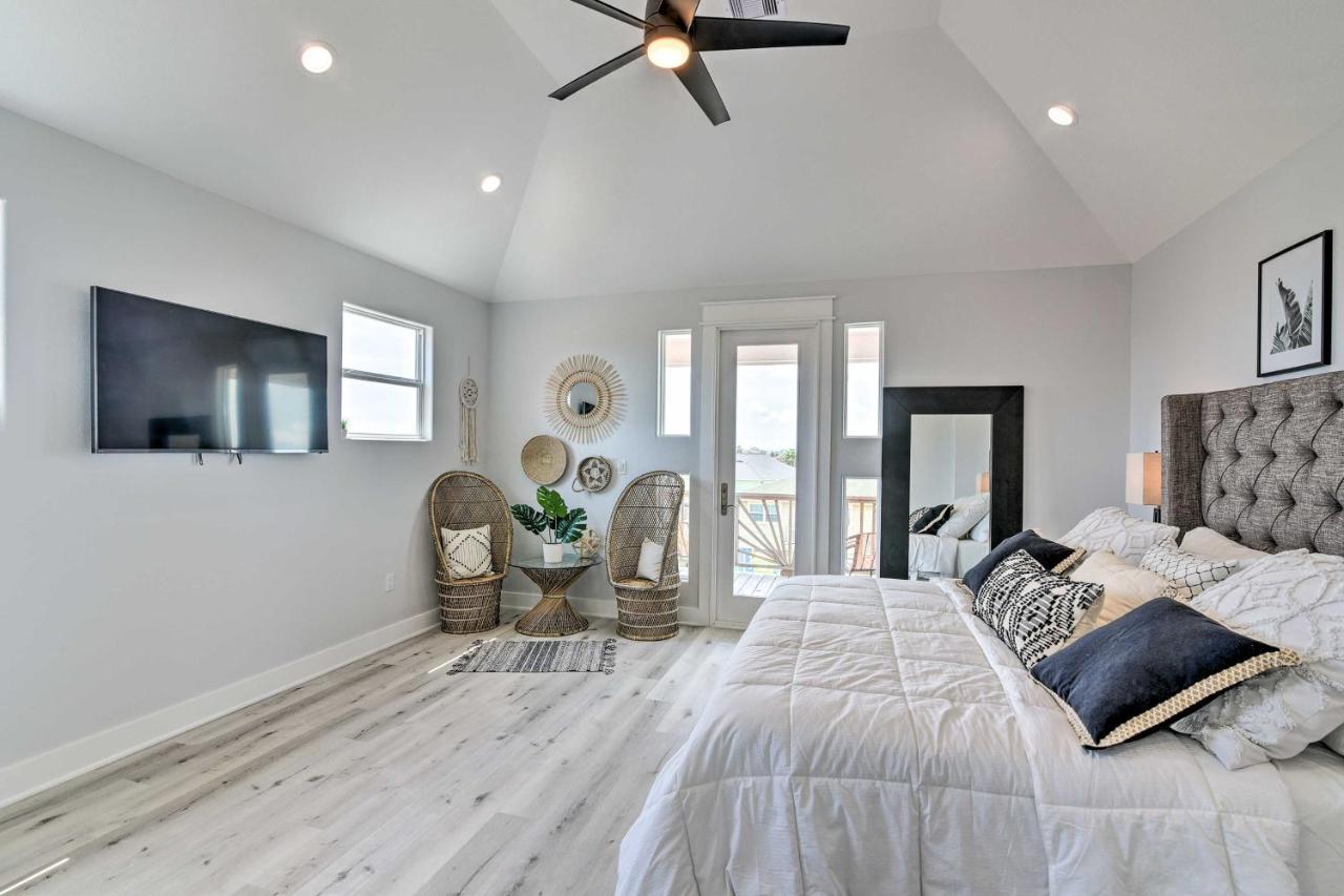 Chic Crystal Beach Escape With Deck - Walk To Beach! Bolivar Peninsula Zewnętrze zdjęcie