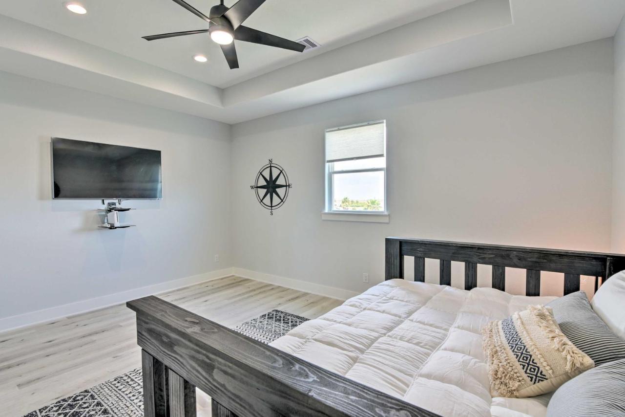 Chic Crystal Beach Escape With Deck - Walk To Beach! Bolivar Peninsula Zewnętrze zdjęcie